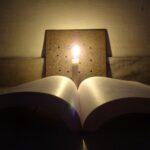 Открытая книга: цитату берут из книги, пыль снимают с обложки